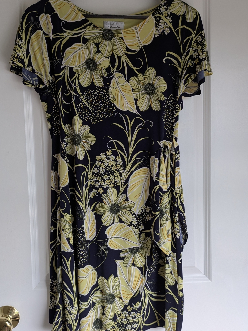 Signature Floral Short-Sleeve Tunic in Yellow and Black